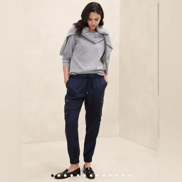 Banana Republic Factory Cargo Jogger - Picture 1 of 3